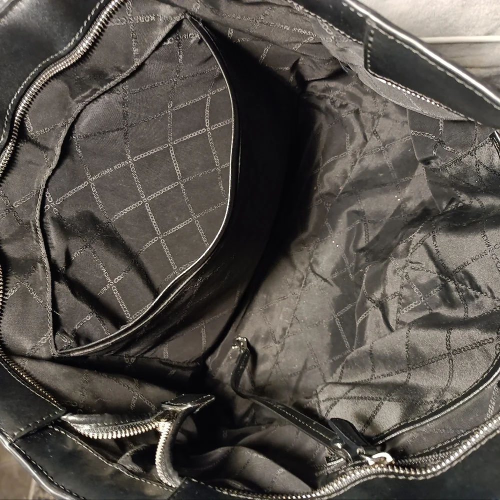 Michael kors purse - Picture 8 of 11